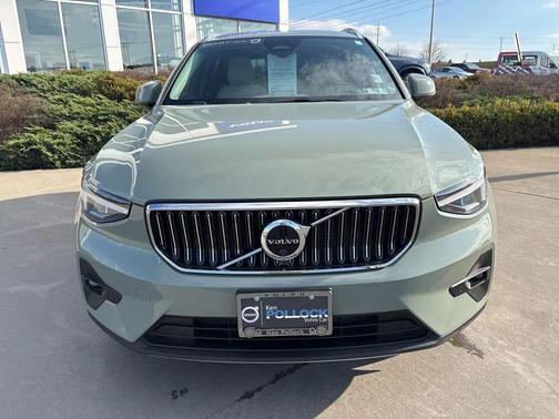 2023 Volvo XC40 B5 Plus Bright Theme