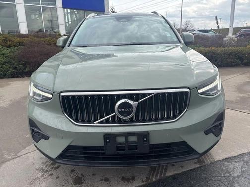 2023 Volvo XC40 B5 Plus Bright Theme