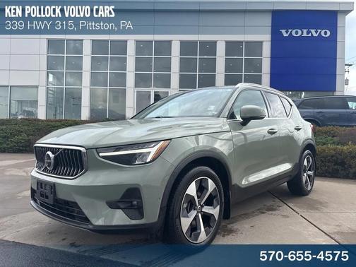 2023 Volvo XC40 B5 Plus Bright Theme