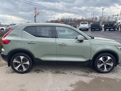 2023 Volvo XC40 B5 Plus Bright Theme