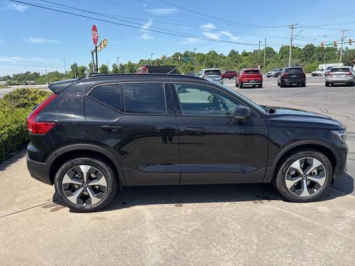 Onyx Black 2026 Volvo XC40 Plus, B5 AWD Gas (mild hybrid), Dark