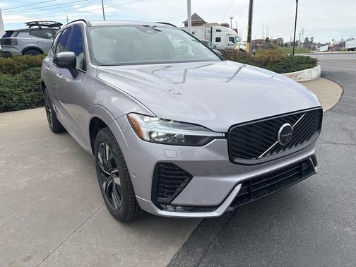 Aurora Silver 2026 Volvo XC60 B5 Plus