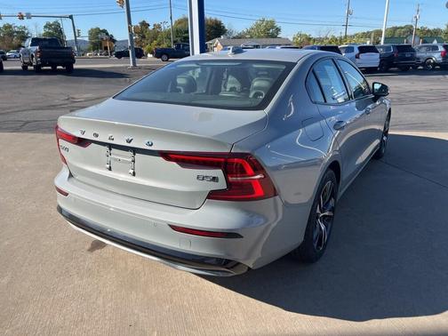 2025 Volvo S60 B5 Core