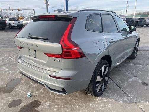 2025 Volvo XC60 Plug-In Hybrid T8 Plus
