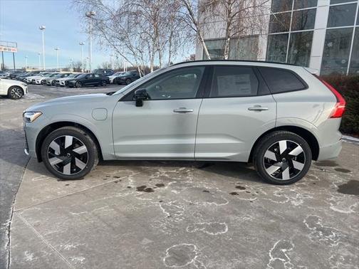 2025 Volvo XC60 Plug-In Hybrid T8 Plus