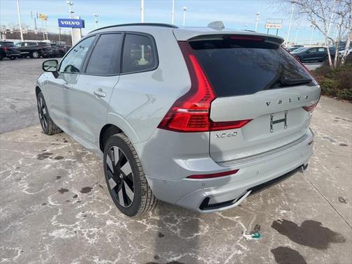 2025 Volvo XC60 Plug-In Hybrid T8 Plus