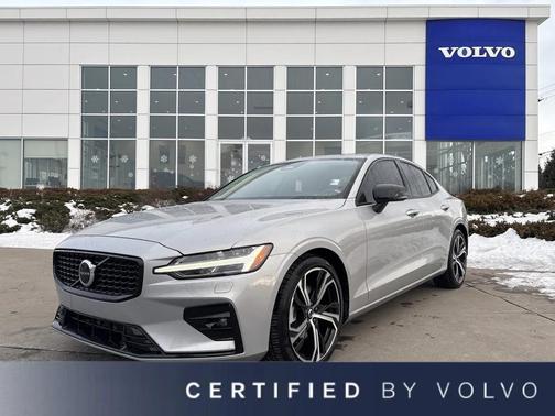 2023 Volvo S60 B5 Core Dark Theme