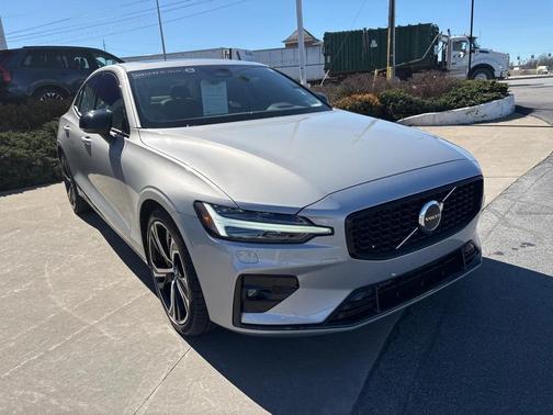 2023 Volvo S60 B5 Core Dark Theme