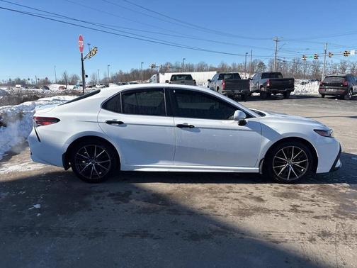 2023 Toyota Camry SE