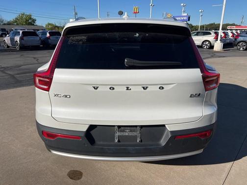 2025 Volvo XC40 B5 Plus Bright Theme