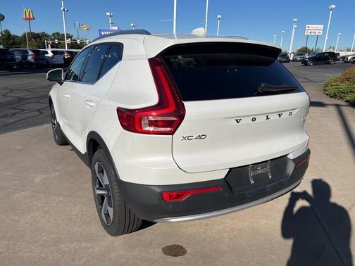 2025 Volvo XC40 B5 Plus Bright Theme