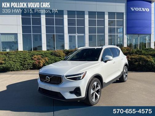 2025 Volvo XC40 B5 Plus Bright Theme
