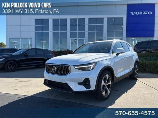 2025 Volvo XC40 B5 Plus Bright Theme