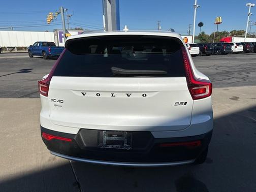2025 Volvo XC40 B5 Plus Bright Theme