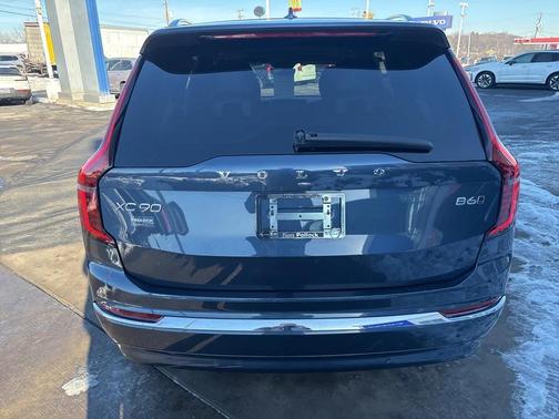 2025 Volvo XC90 B6 Plus 7-Seater