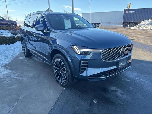 2025 Volvo XC90 B6 Plus 7-Seater