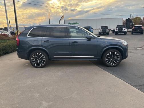 2025 Volvo XC90 B6 Plus 7-Seater