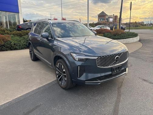 2025 Volvo XC90 B6 Plus 7-Seater