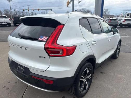 2023 Volvo XC40 B5 Plus Bright Theme