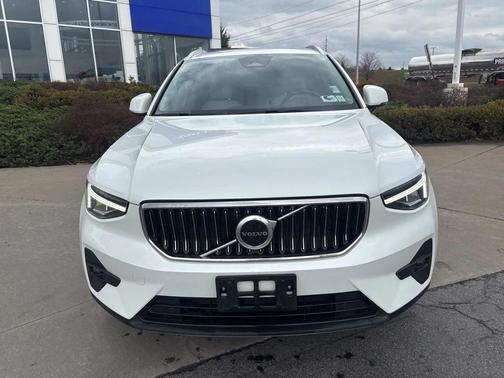 2023 Volvo XC40 B5 Plus Bright Theme