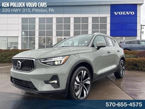 2025 Volvo XC40 B5 Ultra Bright Theme