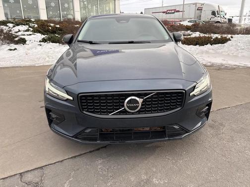 2023 Volvo S60 B5 Core Dark Theme
