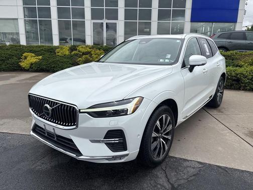 Crystal White Metallic 2023 Volvo XC60 B5 Plus Bright Theme