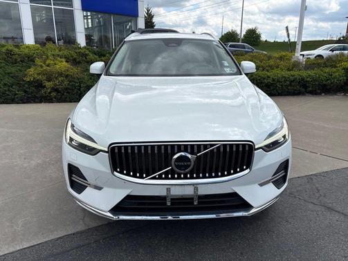 Crystal White Metallic 2023 Volvo XC60 B5 Plus Bright Theme