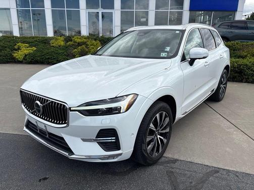 Crystal White Metallic 2023 Volvo XC60 B5 Plus Bright Theme