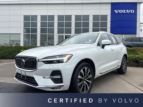 Crystal White Metallic 2023 Volvo XC60 B5 Plus Bright Theme