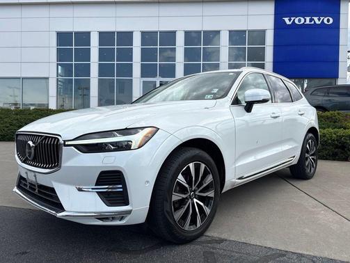 Crystal White Metallic 2023 Volvo XC60 B5 Plus Bright Theme