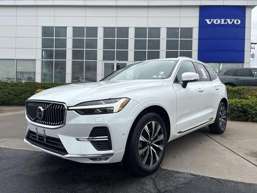 Crystal White Metallic 2023 Volvo XC60 B5 Plus Bright Theme