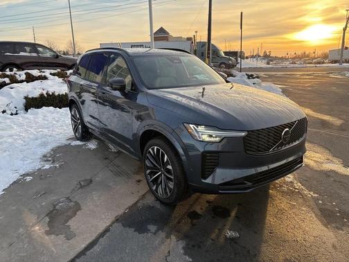 2026 Volvo XC90 Plug-In Hybrid T8 Ultra Dark Theme 7-Seater