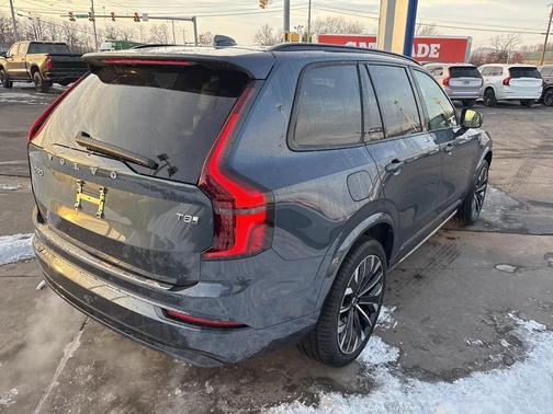 2026 Volvo XC90 Plug-In Hybrid T8 Ultra Dark Theme 7-Seater