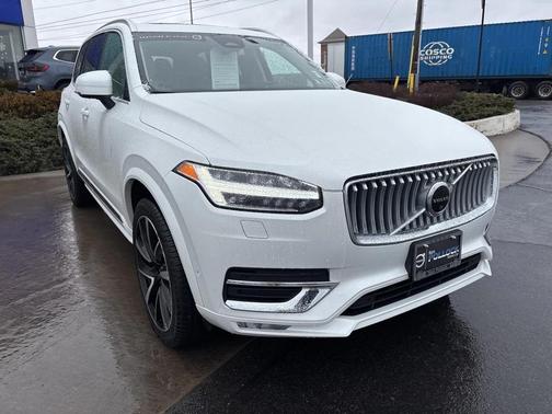 2023 Volvo XC90 B5 Plus