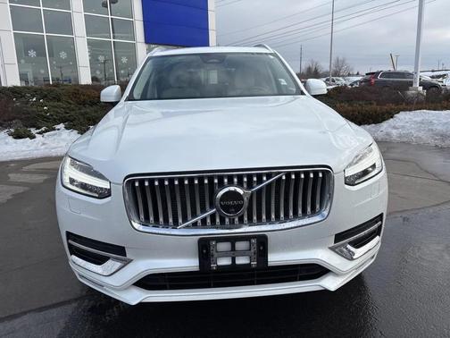 2023 Volvo XC90 B5 Plus