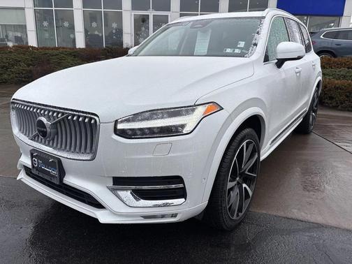 2023 Volvo XC90 B5 Plus