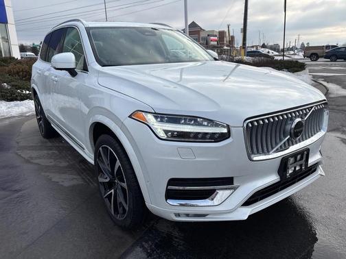 2023 Volvo XC90 B5 Plus