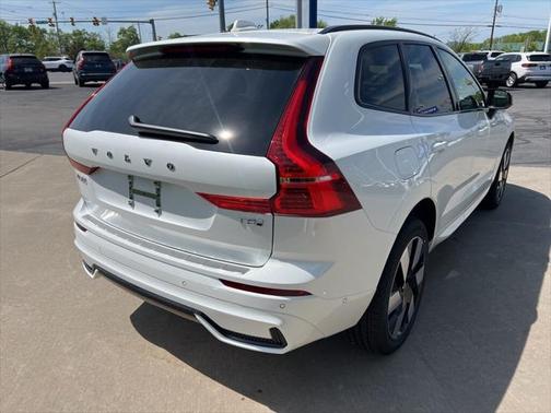 2025 Volvo XC60 Plug-In Hybrid T8 Plus