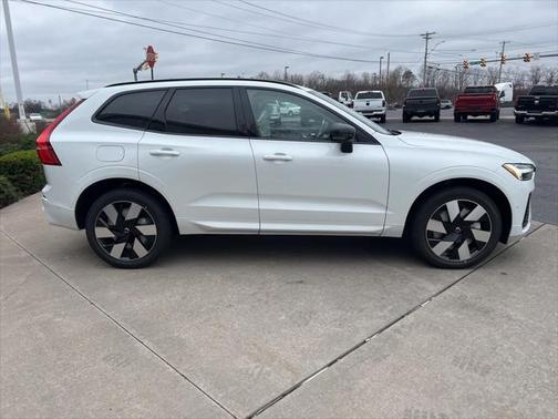 2025 Volvo XC60 Plug-In Hybrid T8 Plus