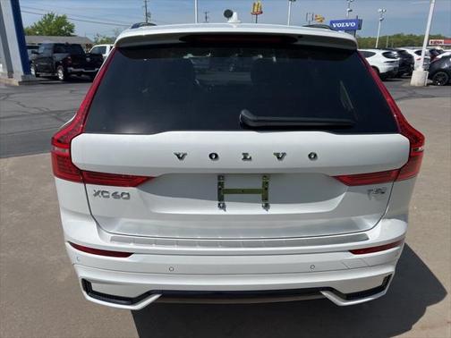 2025 Volvo XC60 Plug-In Hybrid T8 Plus