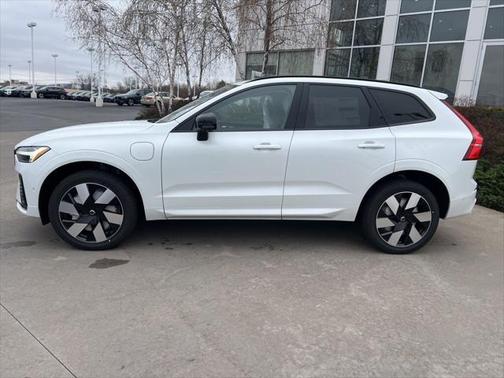 2025 Volvo XC60 Plug-In Hybrid T8 Plus