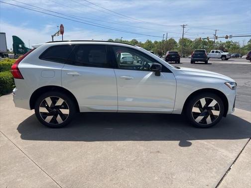 2025 Volvo XC60 Plug-In Hybrid T8 Plus