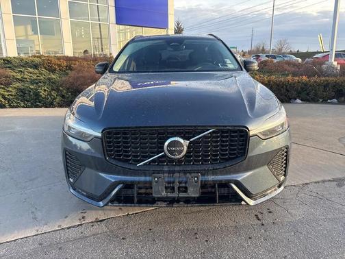 2023 Volvo XC60 B5 Plus Dark Theme