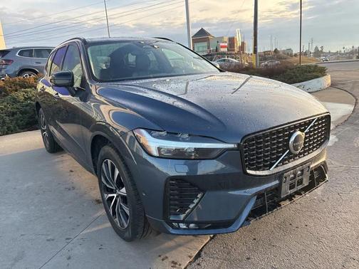 2023 Volvo XC60 B5 Plus Dark Theme