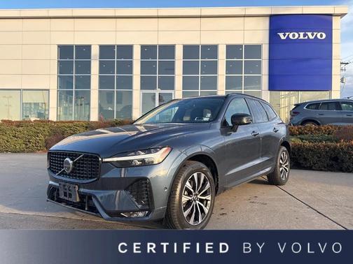 2023 Volvo XC60 B5 Plus Dark Theme