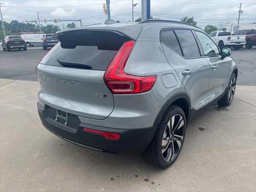 2026 Volvo XC40 B5 Ultra