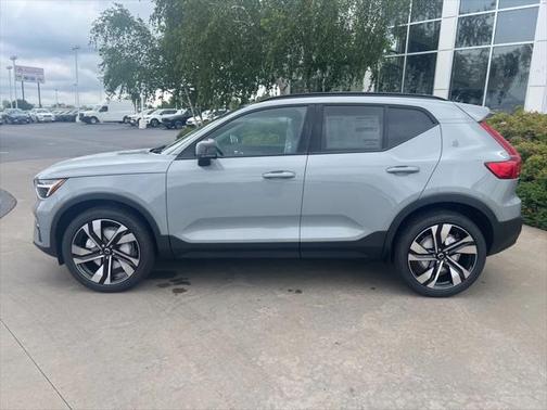 2026 Volvo XC40 B5 Ultra