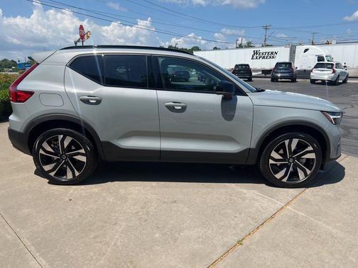 2026 Volvo XC40 B5 Ultra