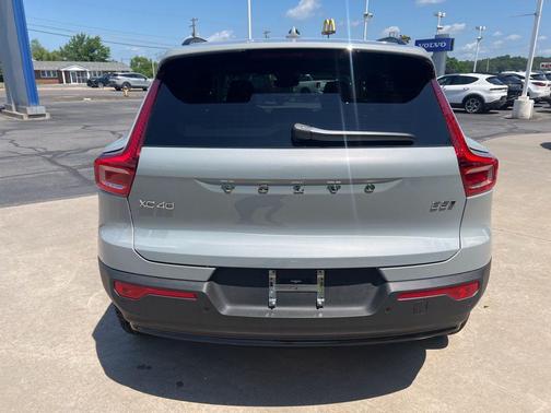 2026 Volvo XC40 B5 Ultra